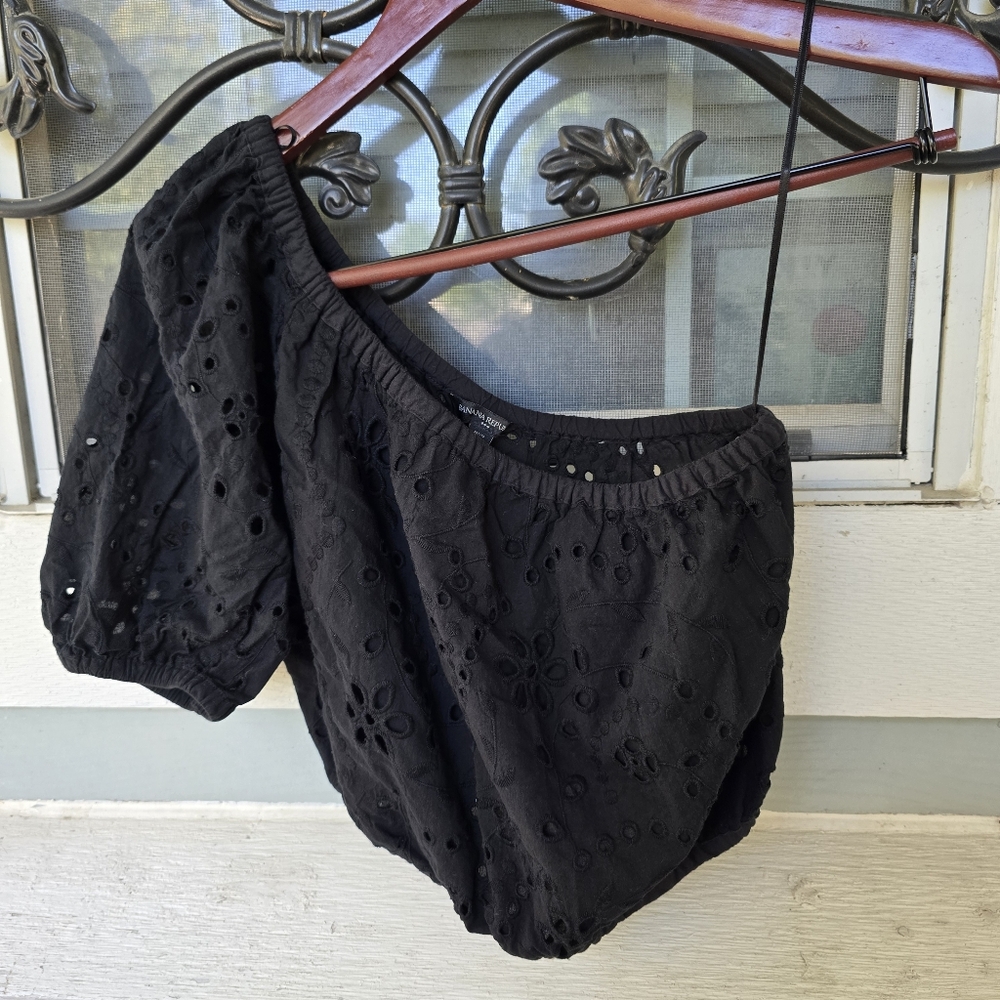Banana Republic Black Eyelet One-Shoulder Puff-Sleeve Cropped Top - Petite XS